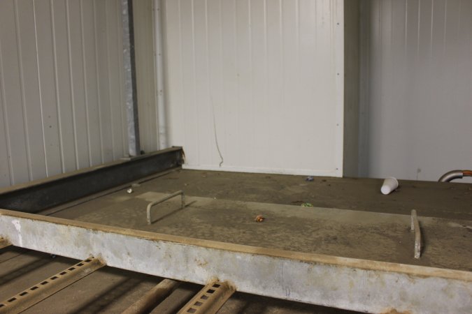 Top of gas chamber with hatch