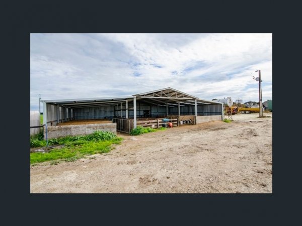 https://www.realestate.com.au/sold/property-diary-sa-mount+schank-7875138