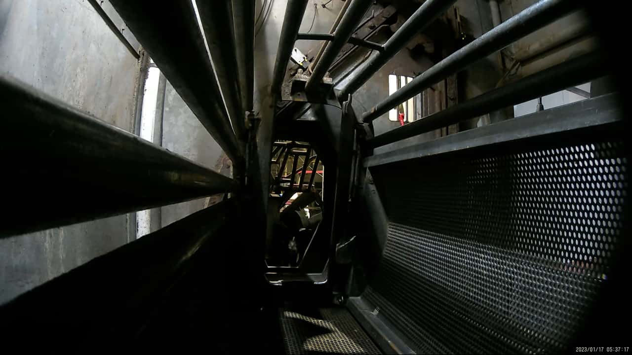 5 hours uncut - end of gondola (hidden cam)